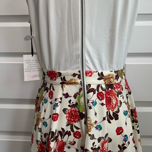New NO TAGS JACLYN SMITH floral printed scuba stretch V neck midi dress. - Picture 10 of 13